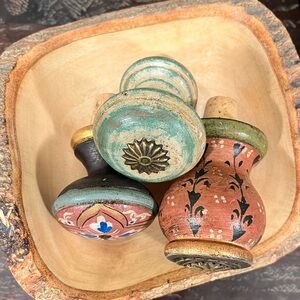 NWOT OLD WORLD STYLE HAND-PAINTED TRIBAL DESIGN WOODEN WINE/BOTTLE CORKS/TOPPERS